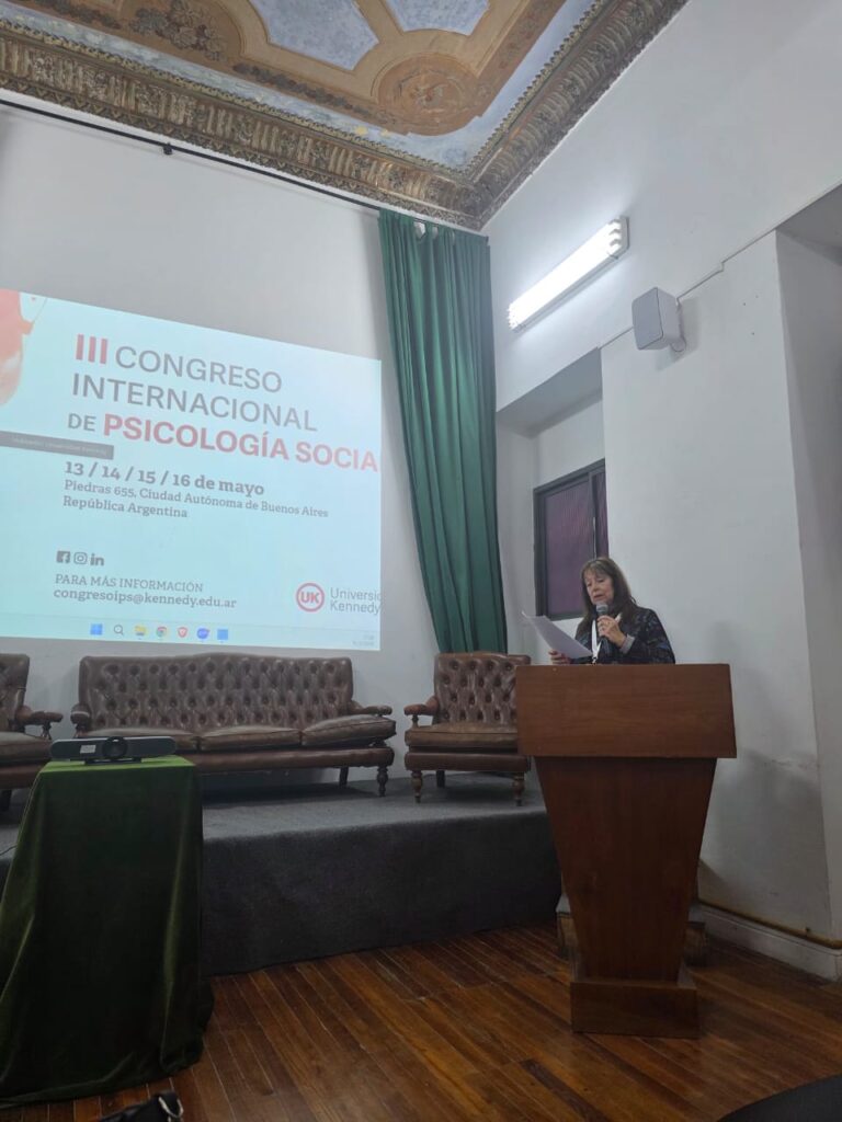 Dra. Laura Greiner disertando en el III Congreso Internacional de Psicologia Social